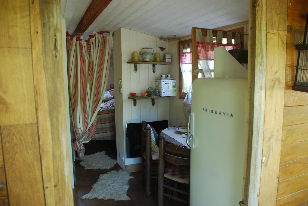 Maison D'Hotes Ainsi Soie T-Il Combovin Room photo